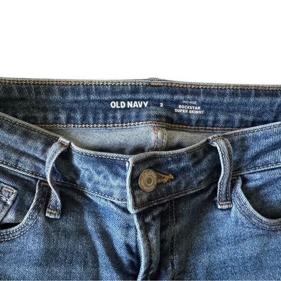Old Navy Jeans. Mid rise Rockstar Super Skinny. Size 2 - Picture 3 of 5